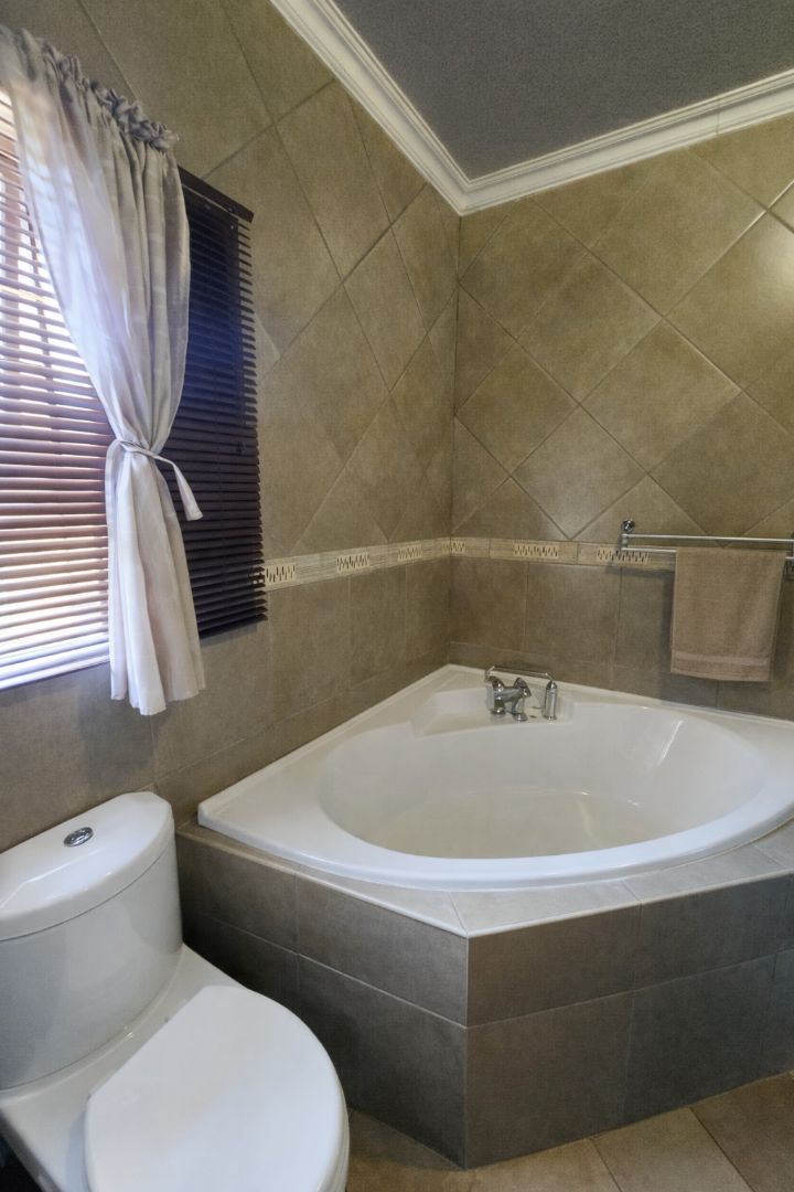 3 Bedroom Property for Sale in Flamwood North West